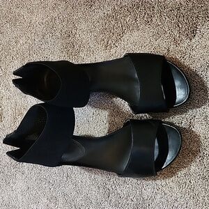 Vera Wang Black Women's Sandals